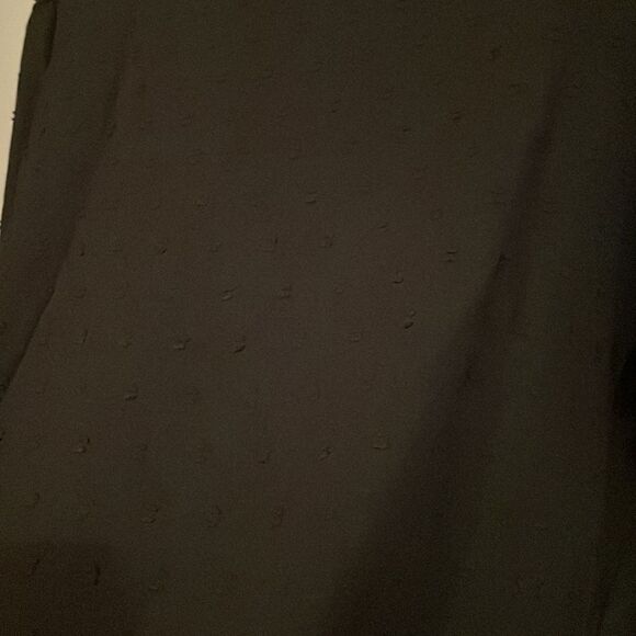 Black floral Swiss dot blouse 🌻 - Picture 6 of 7